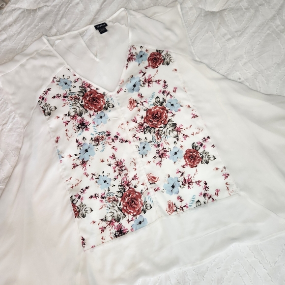 Torrid Blouse Top White Floral Sheer Lightweight Flowy Assymetrical Hem sz 1X - Picture 3 of 5